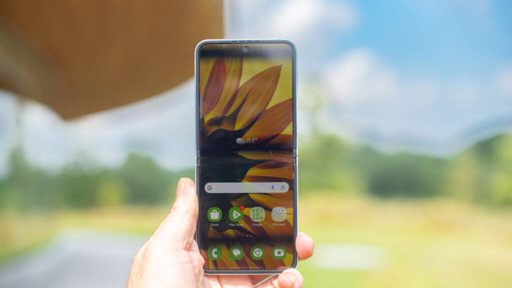 Samsung Galaxy Z Flip 7 giá bao nhiêu? 1 Samsung Galaxy Z Flip 6 gamen.vn